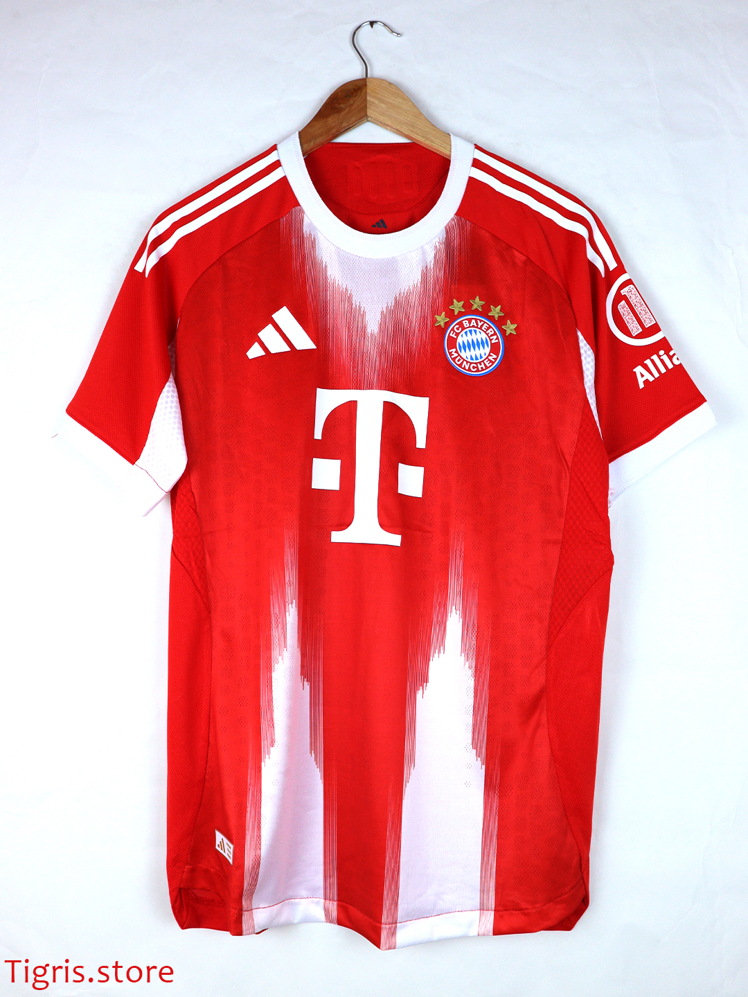  بايرن ميونخ الأساسي 25/26