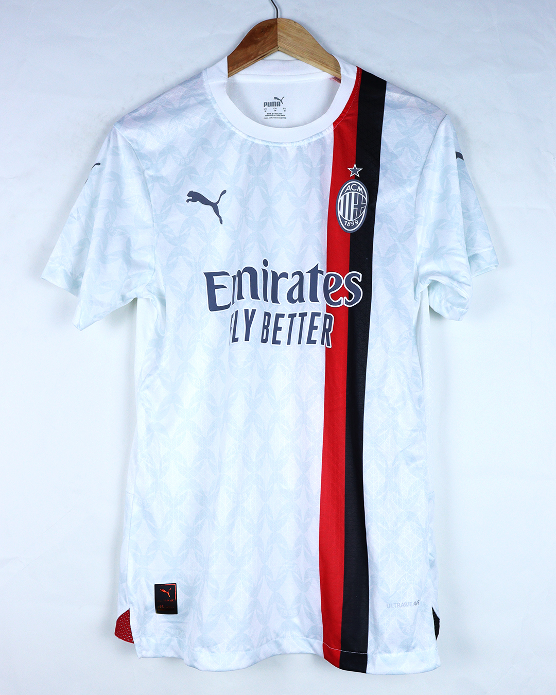 ميلان الأبيض 23/24