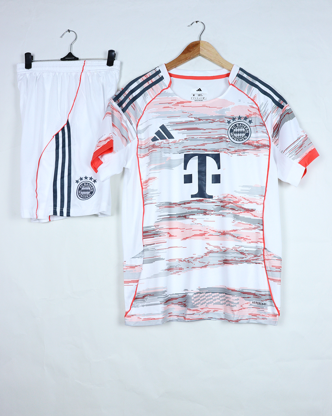 بايرن ميونخ الأبيض مشجع 25/26