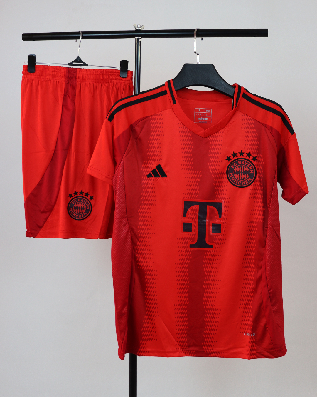 بايرن ميونخ الأساسي مشجع 24/25