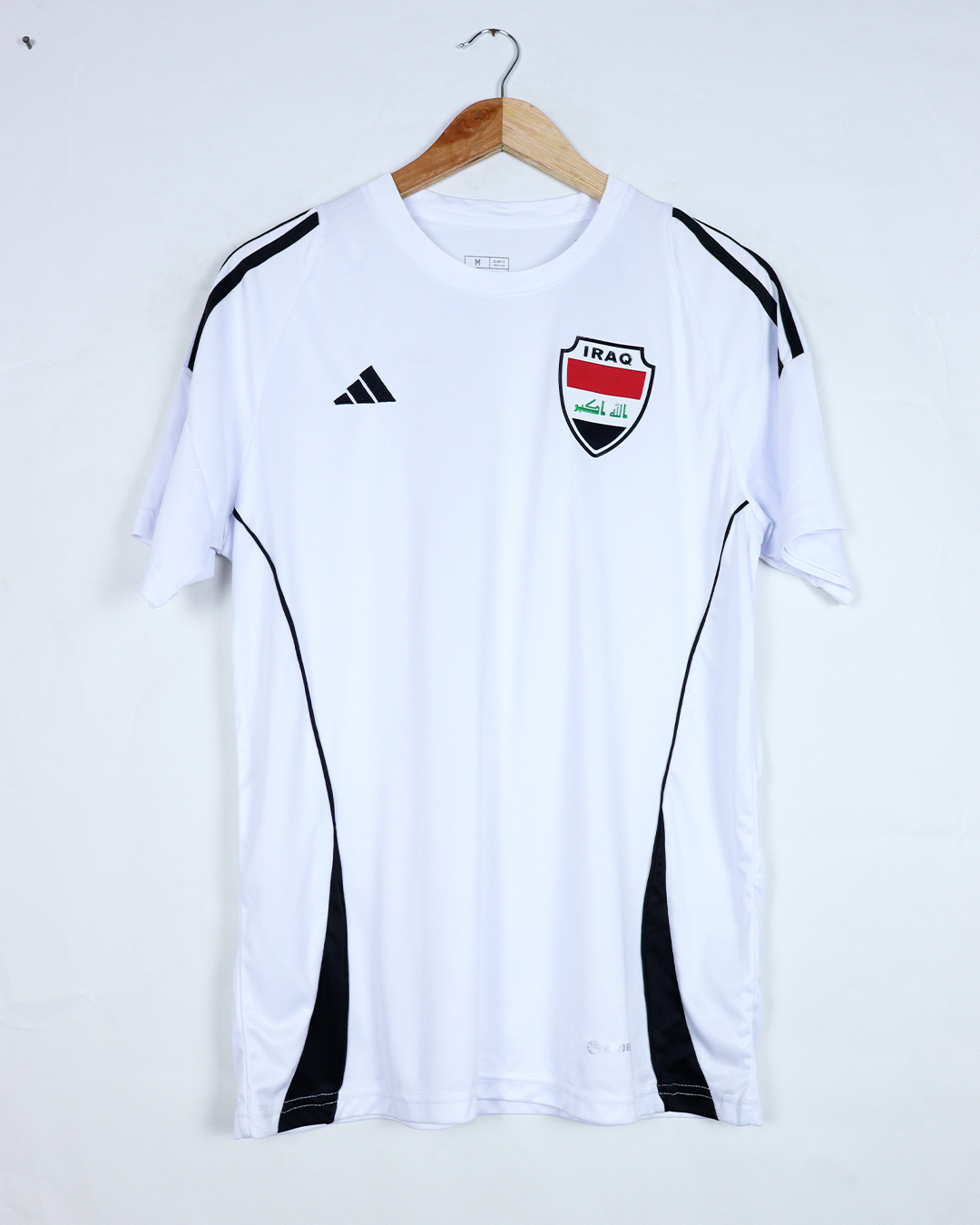 العراق أبيض اديداس 