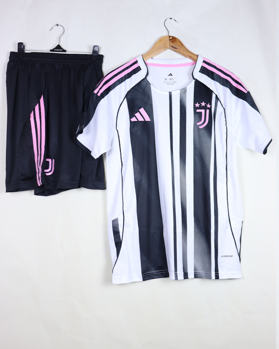 يوفينتوس الأساسي مشجع 25/26