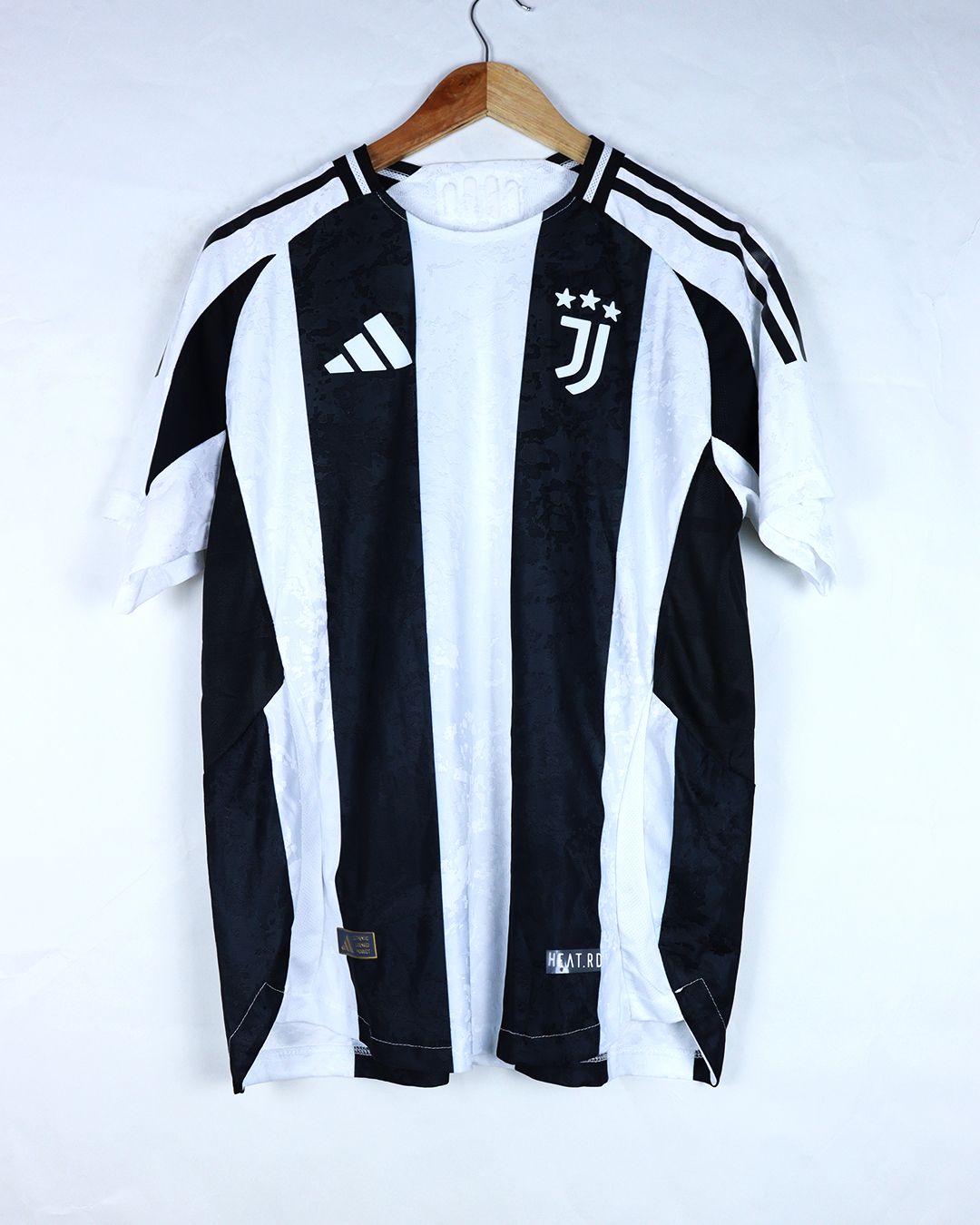 يوفينتوس الأساسي 24/25