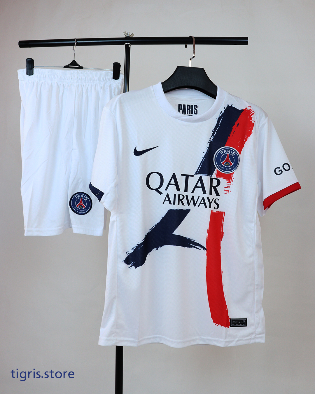 باريس سان جيرمان الأبيض 24/25