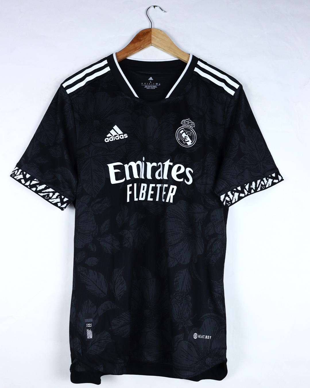 ريال مدريد نسخة خاصة (ورود)